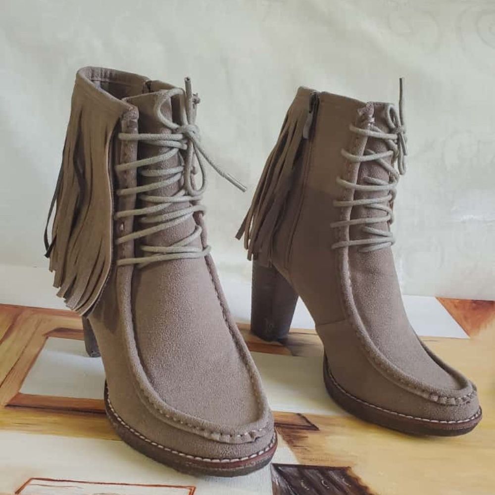 Frye Beige Fringe Suede Lace-up Chunky Heel Ankle Boots Women’s Size 38.